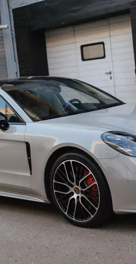 Правка дисков и фирменный шиномонтаж на стендах Hunter для Porsche Panamera